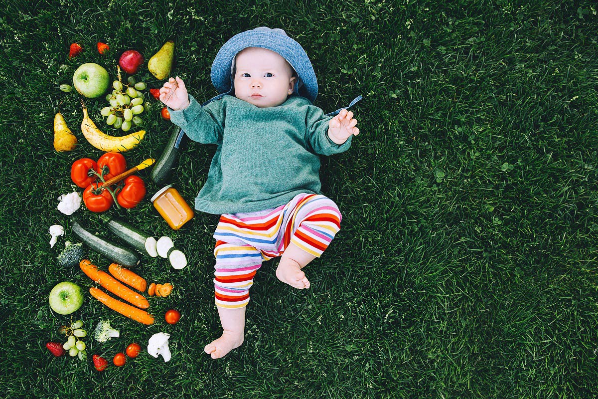 Кога започва захранването на бебето с немлечна храна?