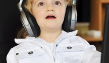 CHILDREN WHO LISTEN PORTABLE PLAYERS ARE AT RISK OF HEARING LOSS