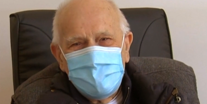 98-year-old French doctor still works in the COVID-19 lockdown