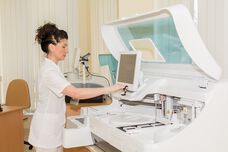 В лаборатория „ЛИНА” през юли и август: Изследвания за щитовидна жлеза, основни биохимични показатели и полови хормони