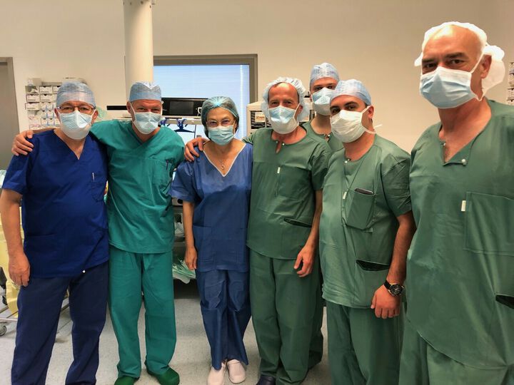 Гръдни хирурзи от „Уни Хоспитал“ черпиха опит от свои унгарски колеги