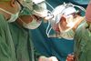 Американски хирурзи ще оперират две момчета с екстремни гръбначни деформации в „Токуда“ 