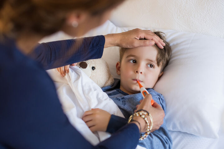Страх от светлина и шум при малките деца може да са симптоми на грип