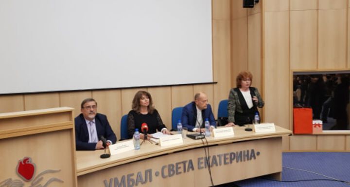 Илияна Йотова иска мерки срещу модерните трудови заболявания