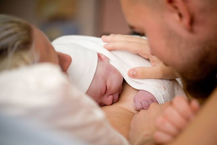 Как и кога започва кърменето, ще разберете от новия курс за бъдещи родители