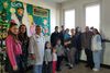 Ученици от езиковата гимназия зарадваха децата в детското отделение на болницата в Кърджали