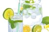 Колко и какви течности е полезно да пием през горещите дни (ВИДЕО)