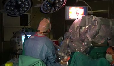 Как роботът „Да Винчи“ прави чудеса в хирургията (Видео)