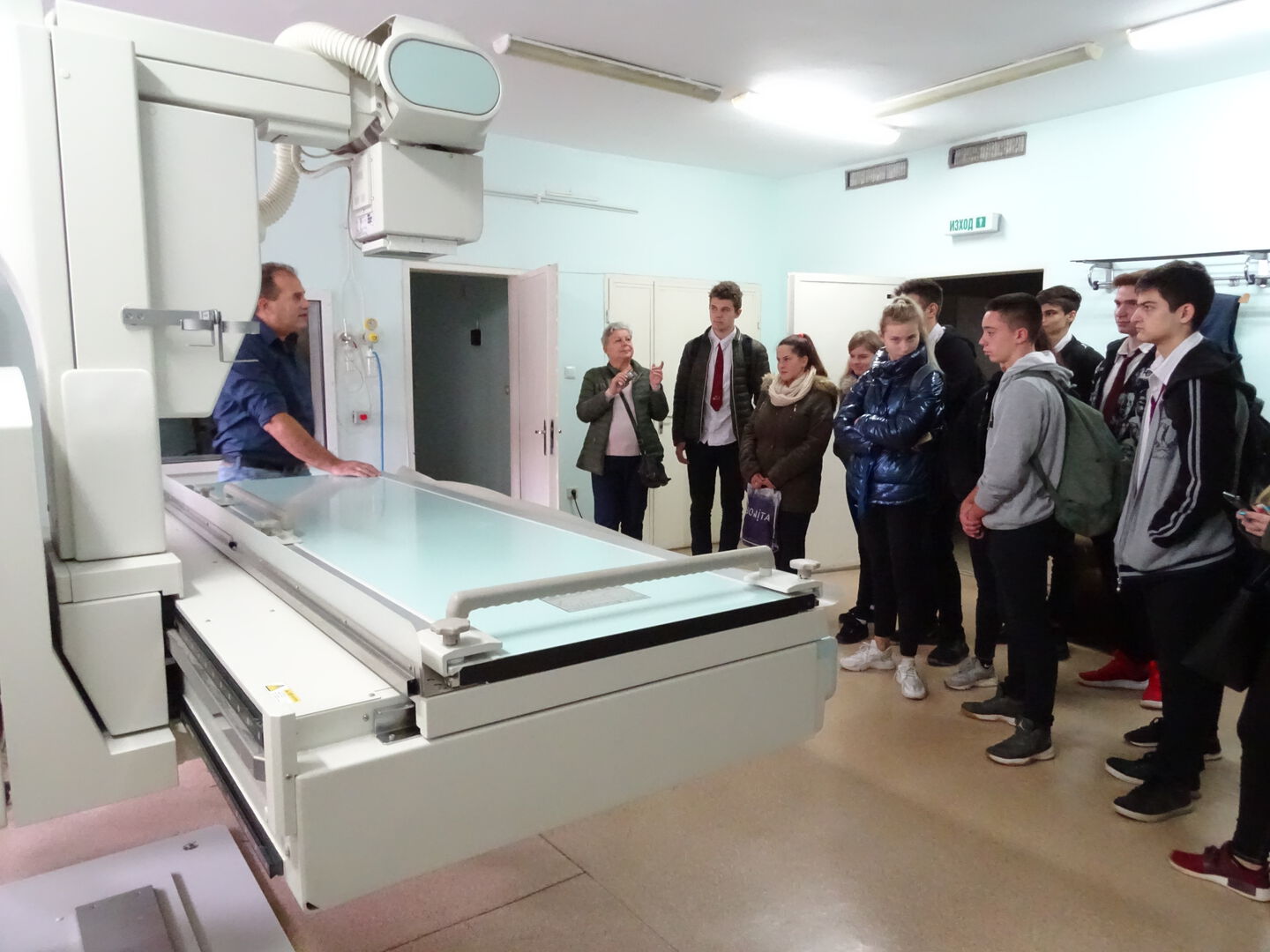 Ученици от русенски училища посетиха отделението по образна диагностика в УМБАЛ- Канев 