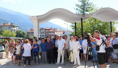 Карловци на протест срещу закриване на АГ отделението в общината
