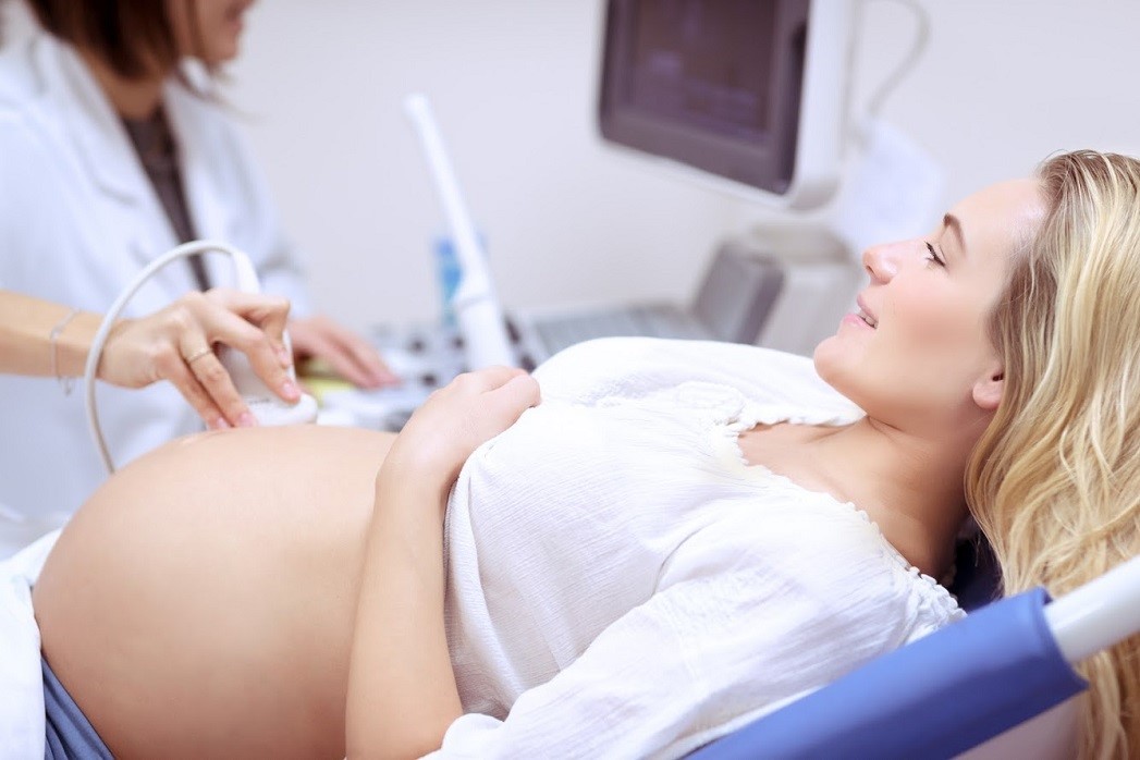 ultrasound pregnant woman