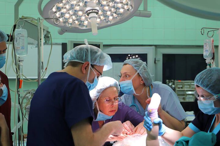 Eкипи на ВМА и „Пирогов” оперираха бебе с рядък рак