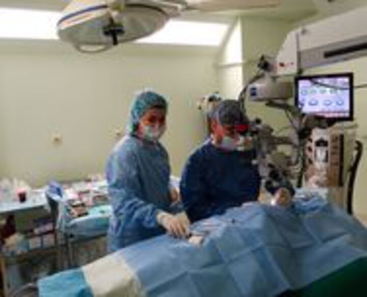 Очните лекари оперираха благотворително катаракта на 50-годишна пациентка