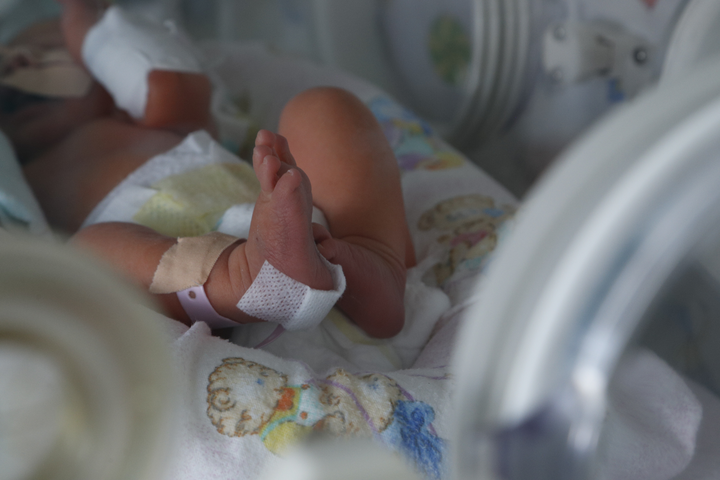 УМБАЛ Бургас получи 510 пакета специални пелени за недоносени бебета