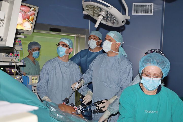 Хирурзи от чужбина учат иновативни техники във ВМА