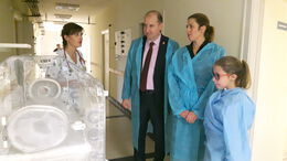 Необичаен жест: бургаско семейство подари кувьоз на УМБАЛ Бургас за 20-я рождения ден на сина си