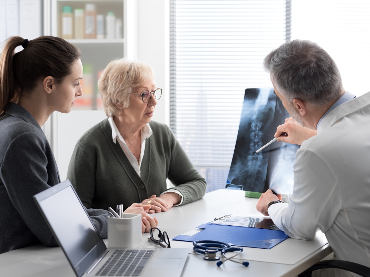 Рентгенографията на засегнатите кости е с малка информативна стойност за наличието и степента на остеопороза