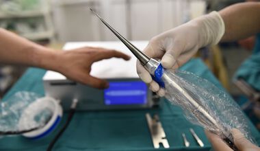С уникален ултразвуков скалпел оперират в Клиниката по УНГ в УМБАЛ „Св. Марина“ - Варна
