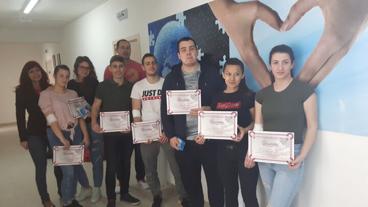 Абитуриенти от Бургас дариха кръв, за да запомнят завършването