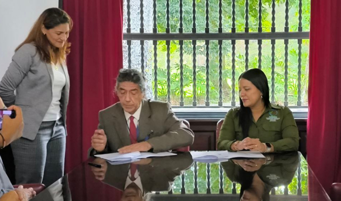 Fondoin y la Universidad Simón Bolívar firman convenio en materia de formación y cooperación técnica para en el desarrollo eco industrial venezolano