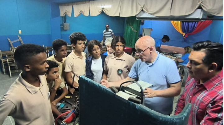 Consultores internacionales visitan Escuela Técnica "Carlos Fiol " en el estado La Guaira